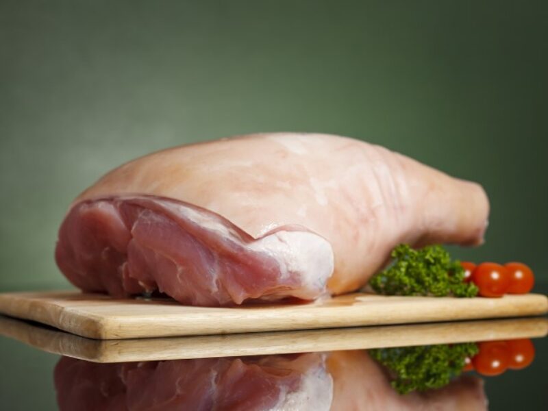 Raw,Pork,Leg,On,Wooden,Cutting,Board,Ready,For,Cooking