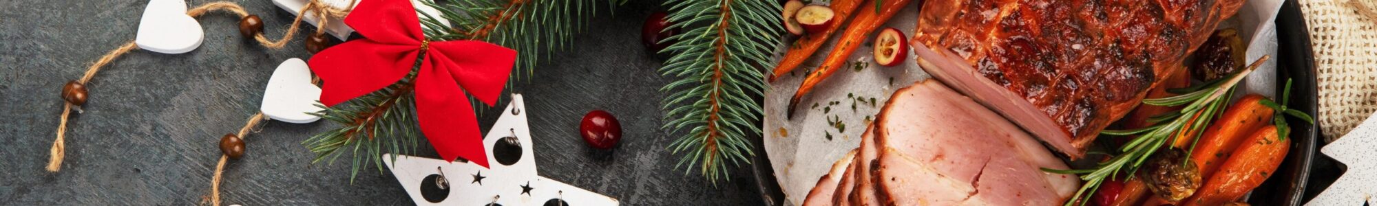 Christmas,composition,with,baked,ham,on,dark,background.,traditional,food